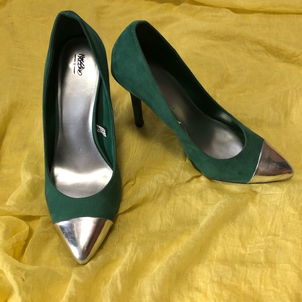 Festive holiday Mossimo Heels Cap Toe Green Silver 8.5 St Patrick’s Christmas